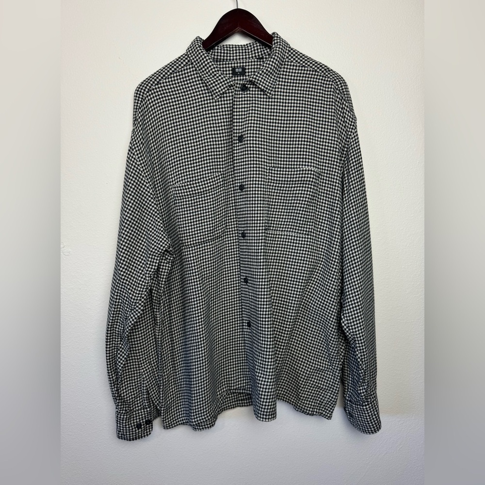 Uniqlo Men’s Button Down XL Black & White Houndstooth Flannel Collared Plaid